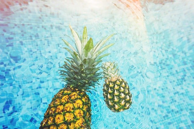 ananas a bazén